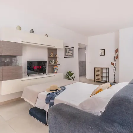 Riservato Bilocale Ristrutturato In Corte Interna Apartamento La Maddalena (Sassari)