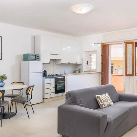Riservato Bilocale Ristrutturato In Corte Interna Apartamento La Maddalena (Sassari)