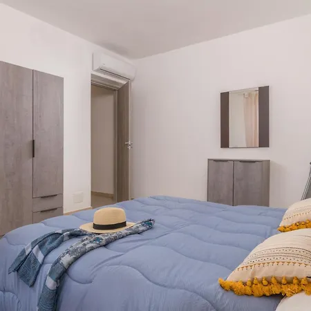 Apartamento Riservato Bilocale Ristrutturato In Corte Interna