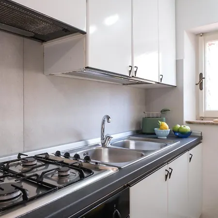 Apartamento Riservato Bilocale Ristrutturato In Corte Interna *