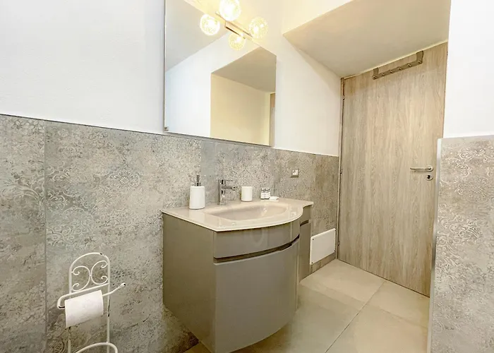 Riservato Bilocale Ristrutturato In Corte Interna La Maddalena (Sassari)