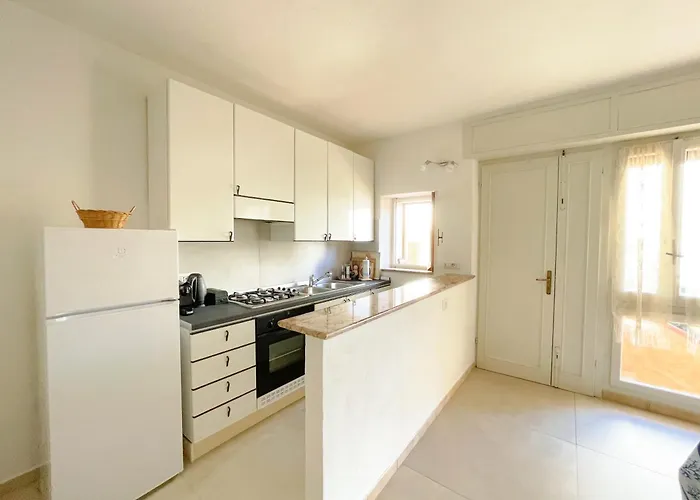 Riservato Bilocale Ristrutturato In Corte Interna * La Maddalena (Sassari)